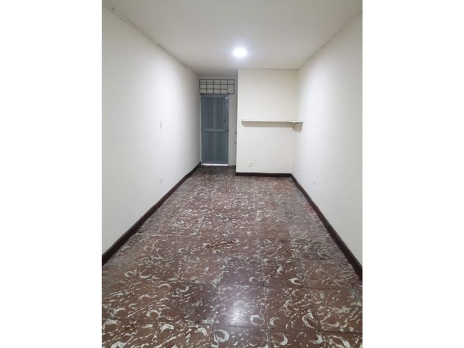 Casa de 7 alcobas en venta en Las Delicias, Cali, 240 m² · foto 7 de 15