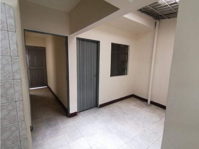 Casa de 7 alcobas en venta en Las Delicias, Cali, 240 m² · foto 8 de 15