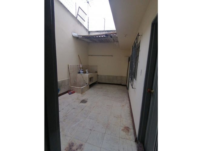 Casa de 7 alcobas en venta en Las Delicias, Cali, 240 m² · foto 9 de 15