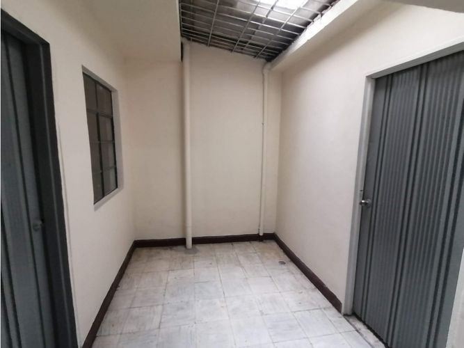 Casa de 7 alcobas en venta en Las Delicias, Cali, 240 m² · foto 11 de 15