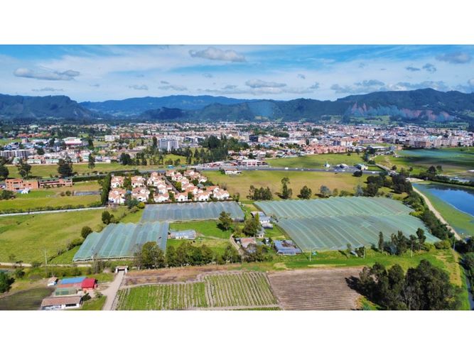 Lote en venta en Calahorra, Cajicá, 42578 m² · foto 2 de 4