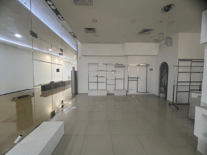 Local en arriendo en El Poblado, Medellín, 63 m² · foto 3 de 8