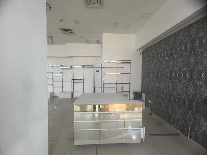 Local en arriendo en El Poblado, Medellín, 63 m² · foto 2 de 8
