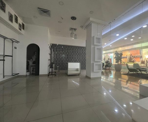 Local en arriendo en El Poblado, Medellín, 63 m² · foto 5 de 8