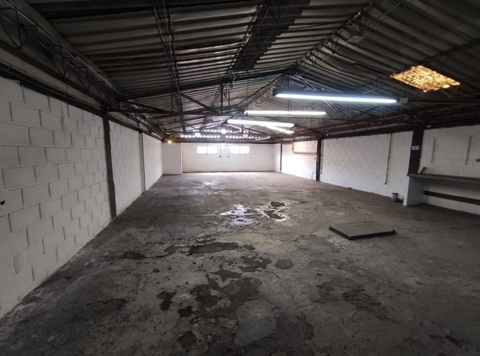 Bodega en venta en Granada, Medellín, 358 m² · foto 6 de 8