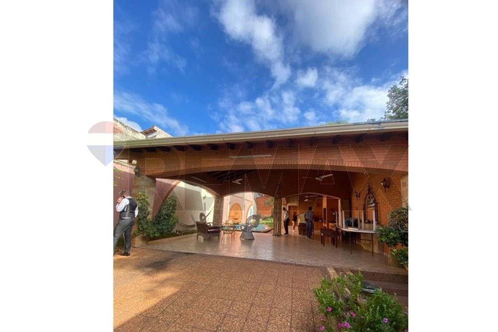 RESIDENCIA EN DOBLE FRENTE 600m2 VIRGEN DEL HUERTO — foto 2