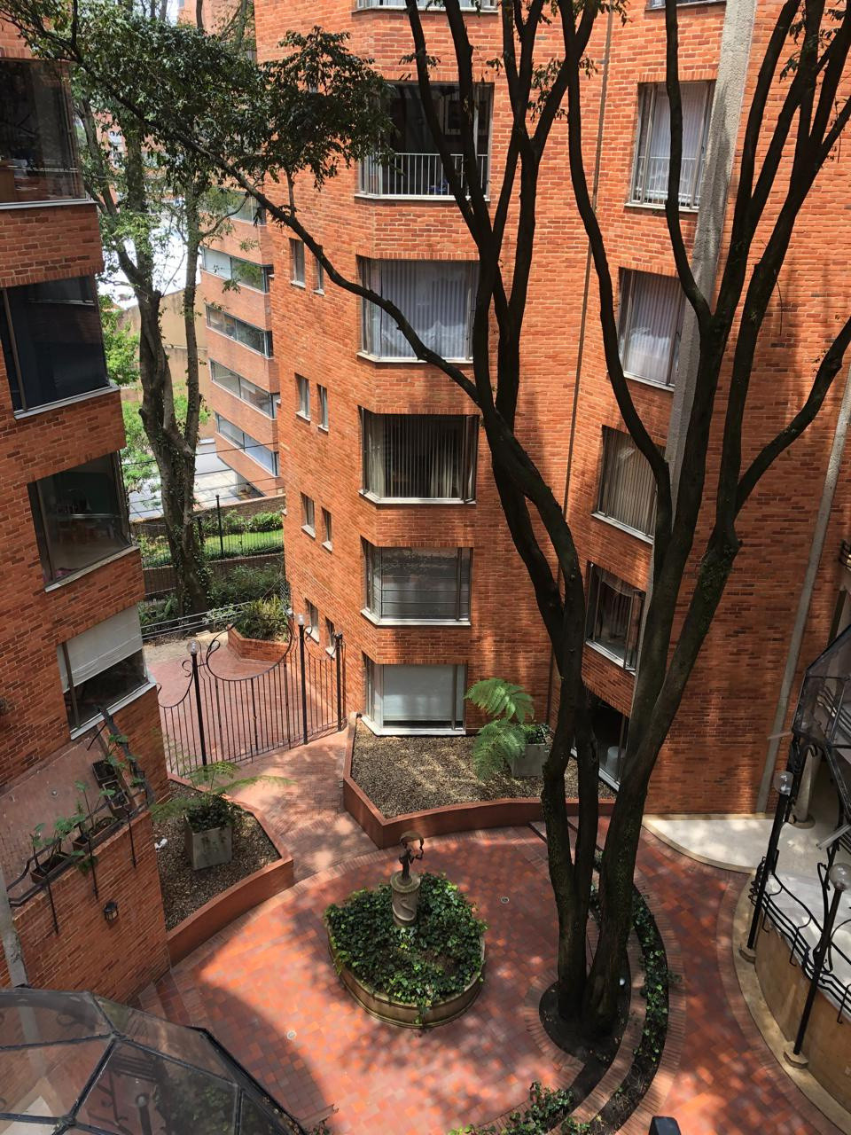 Apartamento en venta en Los Rosales, Bogotá · foto 2 de 23