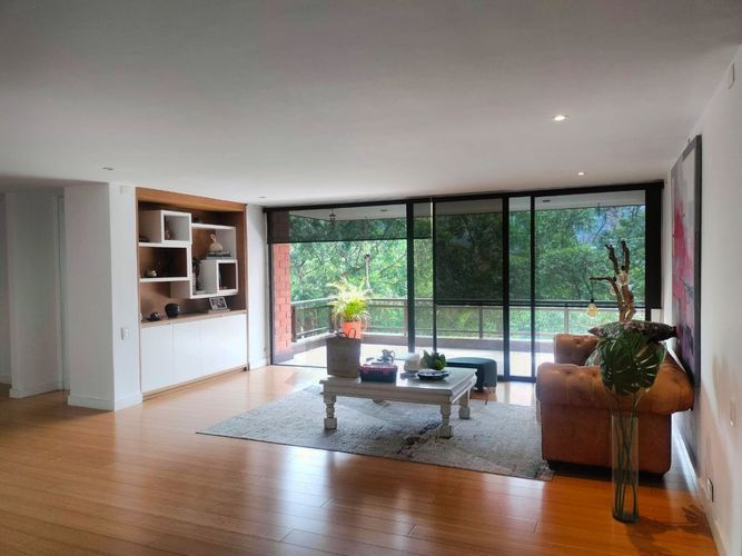 Apartamento de 4 alcobas en arriendo en El Poblado, Medellín, 218 m² · foto 2 de 20