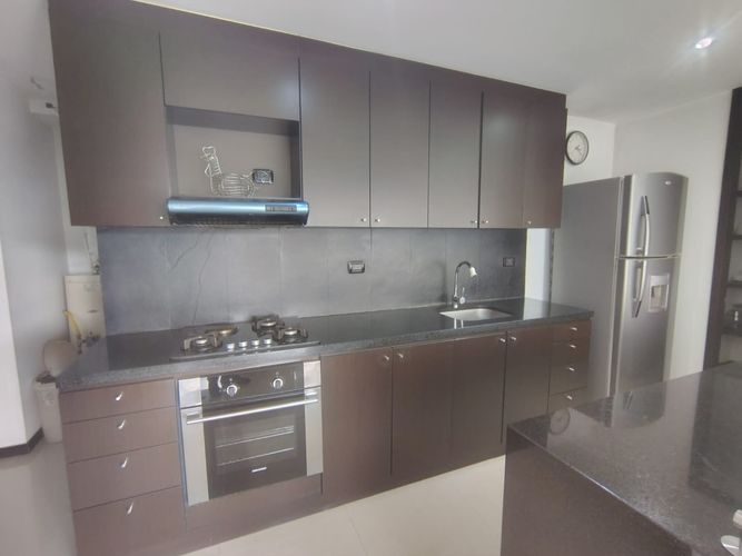 Apartamento de 2 alcobas en arriendo en Altos Del Poblado, Medellín, 145 m² · foto 2 de 18