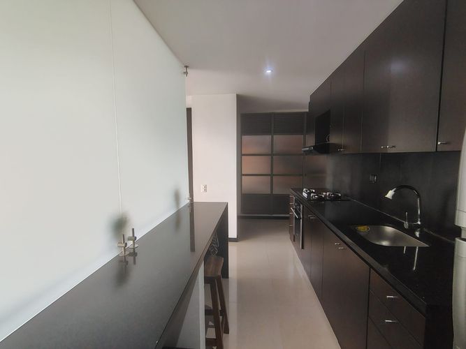 Apartamento de 2 alcobas en arriendo en Altos Del Poblado, Medellín, 145 m² · foto 9 de 18