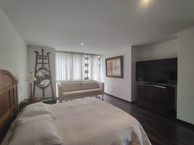 Apartamento de 2 alcobas en arriendo en Altos Del Poblado, Medellín, 145 m² · foto 3 de 18