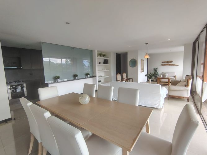 Apartamento de 2 alcobas en arriendo en Altos Del Poblado, Medellín, 145 m² · foto 8 de 18