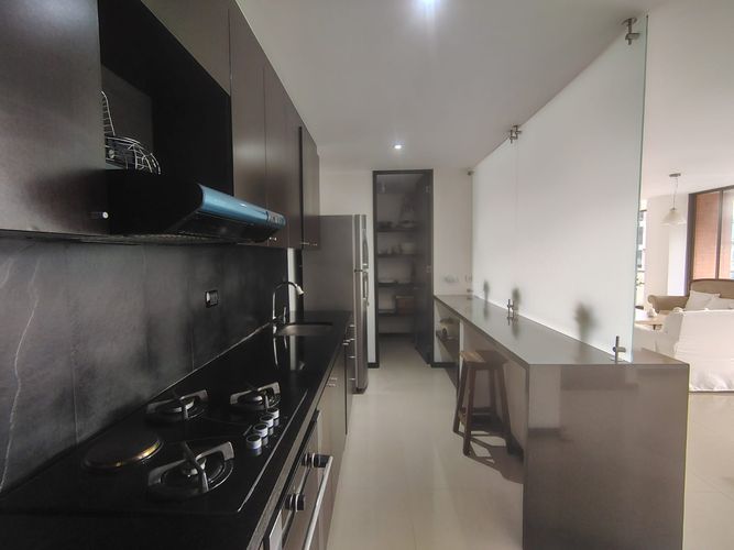 Apartamento de 2 alcobas en arriendo en Altos Del Poblado, Medellín, 145 m² · foto 10 de 18