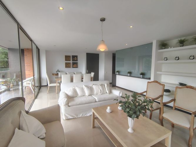 Apartamento de 2 alcobas en arriendo en Altos Del Poblado, Medellín, 145 m² · foto 5 de 18