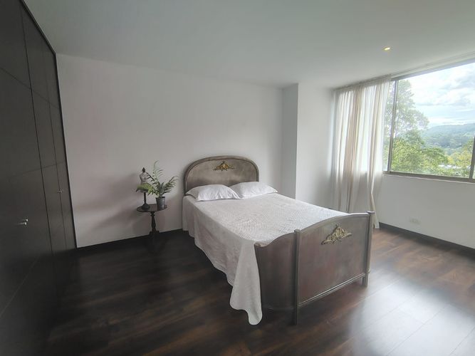 Apartamento de 2 alcobas en arriendo en Altos Del Poblado, Medellín, 145 m² · foto 14 de 18