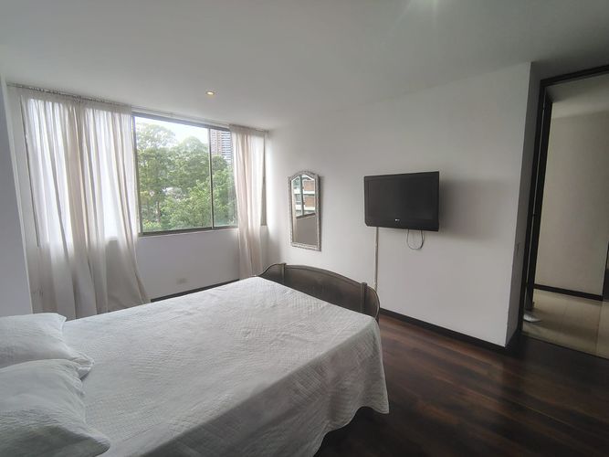 Apartamento de 2 alcobas en arriendo en Altos Del Poblado, Medellín, 145 m² · foto 15 de 18