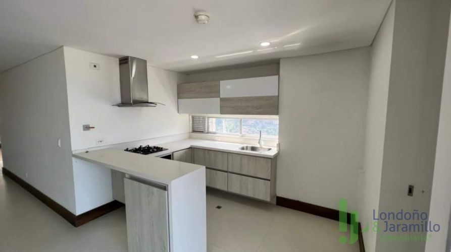 Apartamento de 3 alcobas en venta en Aves Maria, Sabaneta, 100 m² · foto 3 de 10