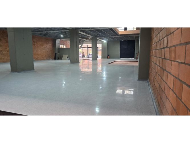 Bodega en arriendo en San Diego, Medellín, 3000 m² · foto 2 de 9