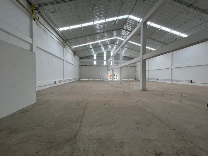 Bodega en arriendo en Los Espejos, Medellín, 300 m² · foto 2 de 7