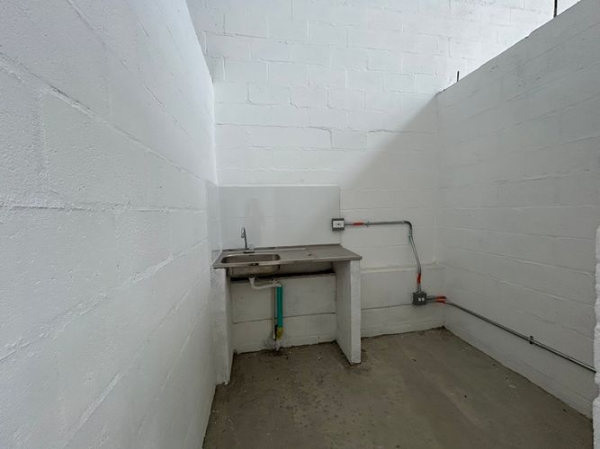 Bodega en arriendo en Los Espejos, Medellín, 300 m² · foto 5 de 7