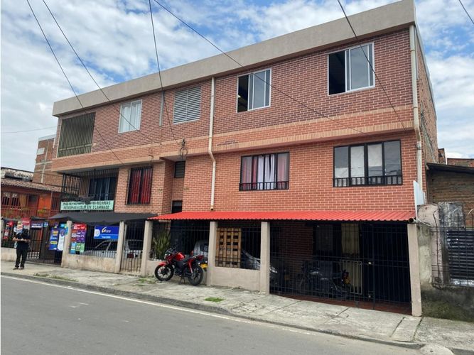 Casa de 9 alcobas en venta en El Diamante, Cali, 400 m² · foto 2 de 3