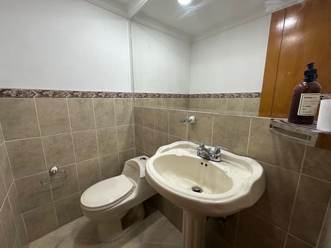 Casa de 4 alcobas en arriendo en El Poblado, Medellín, 261 m² · foto 16 de 19