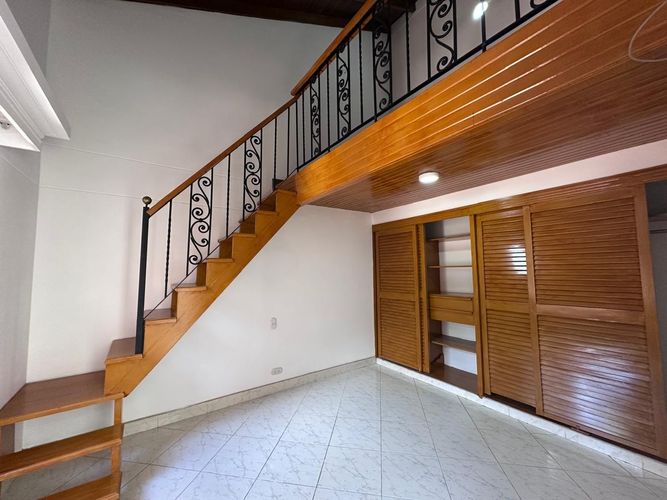 Casa de 4 alcobas en arriendo en El Poblado, Medellín, 261 m² · foto 5 de 19