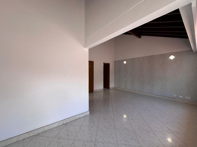 Casa de 4 alcobas en arriendo en El Poblado, Medellín, 261 m² · foto 8 de 19