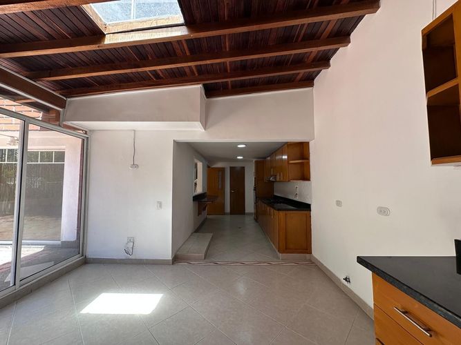 Casa de 4 alcobas en arriendo en El Poblado, Medellín, 261 m² · foto 7 de 19