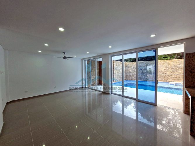 Casa de 4 alcobas en venta en Aqualina Orange, Girardot, 239 m² · foto 4 de 24