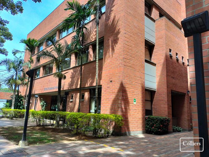 Oficina en arriendo en Belvedere, Bello, 1061 m² · foto 3 de 8