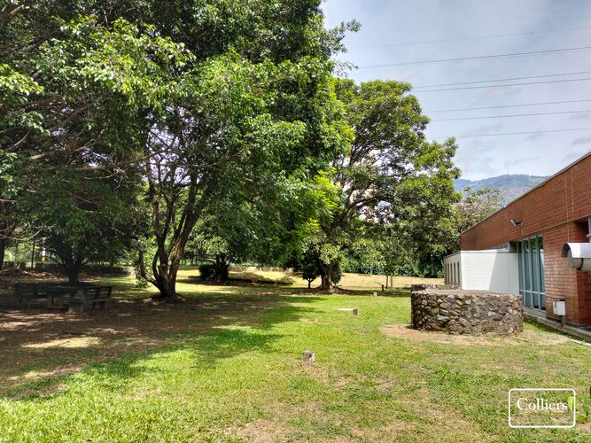 Oficina en arriendo en Belvedere, Bello, 1061 m² · foto 6 de 8
