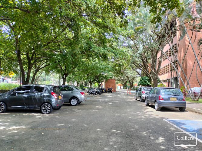 Oficina en arriendo en Belvedere, Bello, 1061 m² · foto 7 de 8