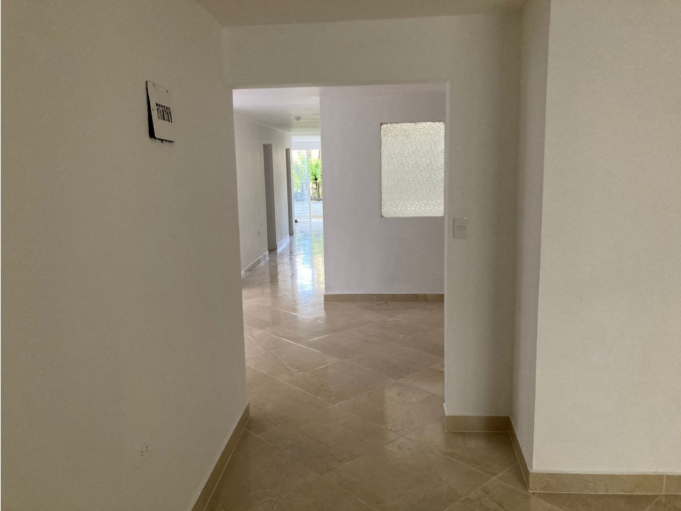 8BR Building in Laureles (1150 m²) for Sale - 2