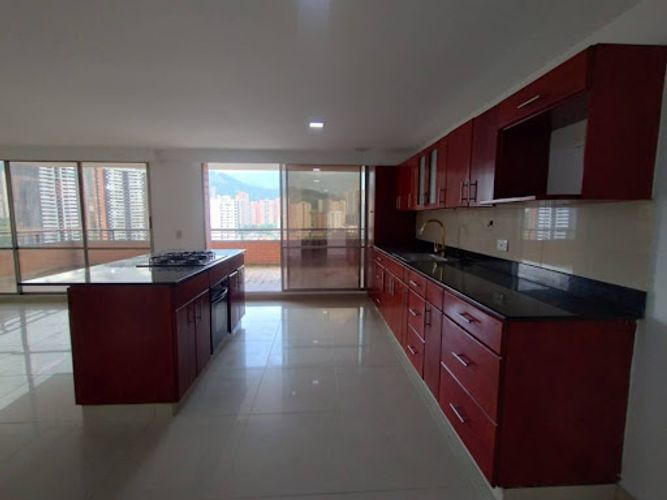 Apartamento de 4 alcobas en venta en Aves Maria, Sabaneta, 326 m² · foto 3 de 24