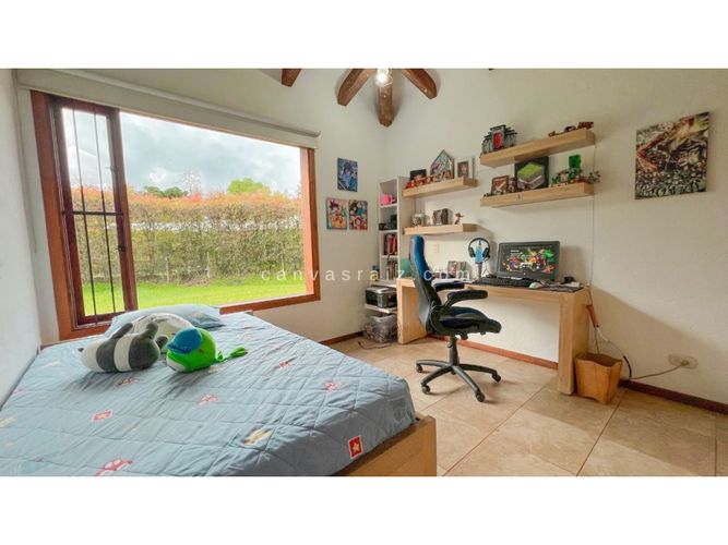 Casa de 4 alcobas en venta en Santa Elena, El Retiro, 229 m² · foto 3 de 8