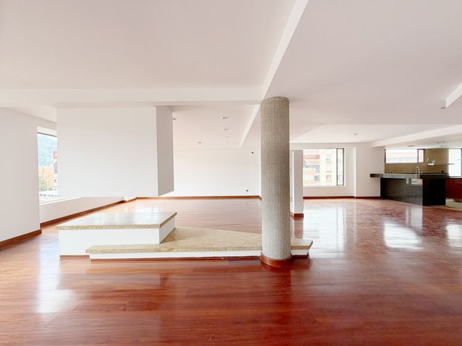 Apartamento de 5 alcobas en venta en Santa Barbara, Bogotá, 340 m² · foto 3 de 19