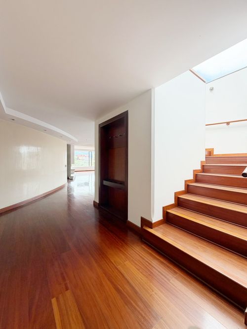 Apartamento de 5 alcobas en venta en Santa Barbara, Bogotá, 340 m² · foto 7 de 19