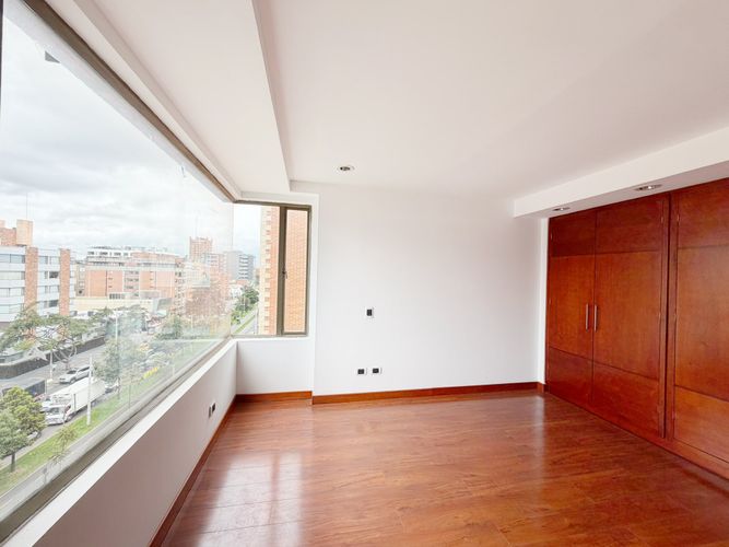 Apartamento de 5 alcobas en venta en Santa Barbara, Bogotá, 340 m² · foto 9 de 19