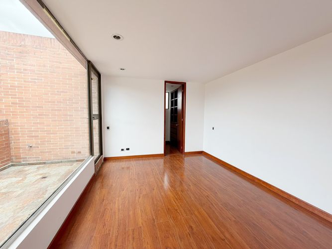 Apartamento de 5 alcobas en venta en Santa Barbara, Bogotá, 340 m² · foto 10 de 19