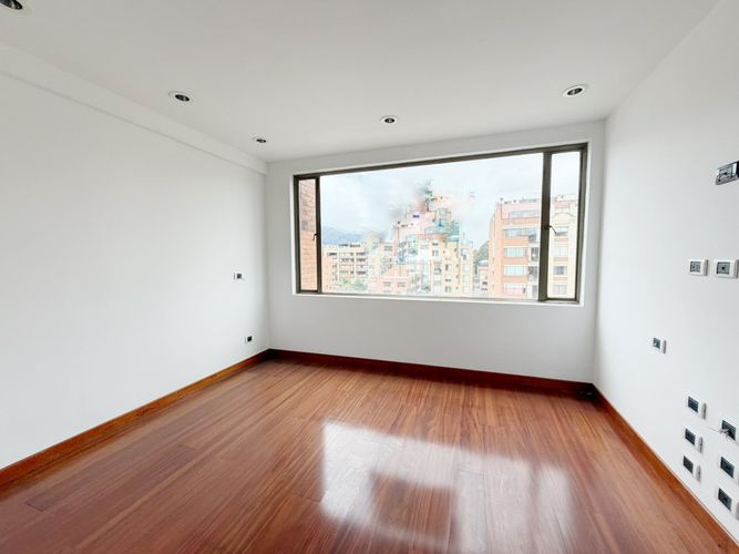 Apartamento de 5 alcobas en venta en Santa Barbara, Bogotá, 340 m² · foto 11 de 19