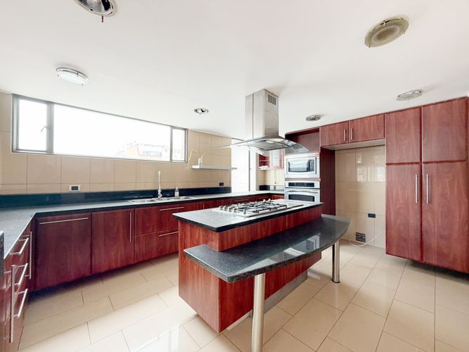 Apartamento de 5 alcobas en venta en Santa Barbara, Bogotá, 340 m² · foto 13 de 19