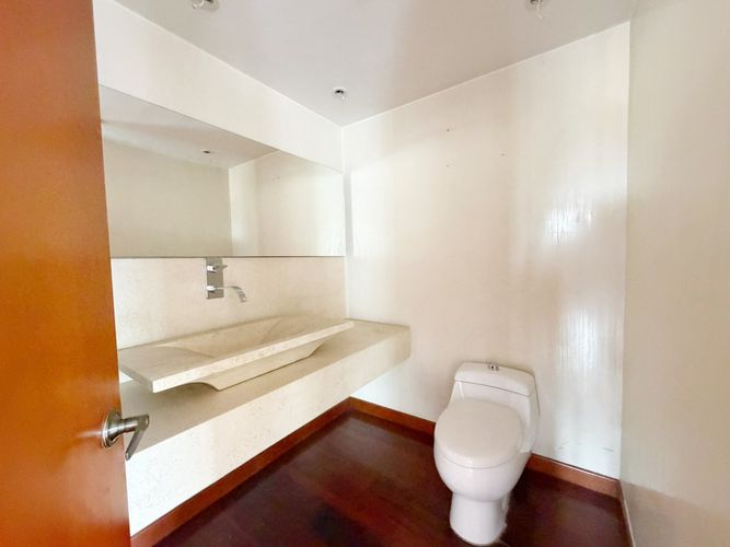 Apartamento de 5 alcobas en venta en Santa Barbara, Bogotá, 340 m² · foto 17 de 19