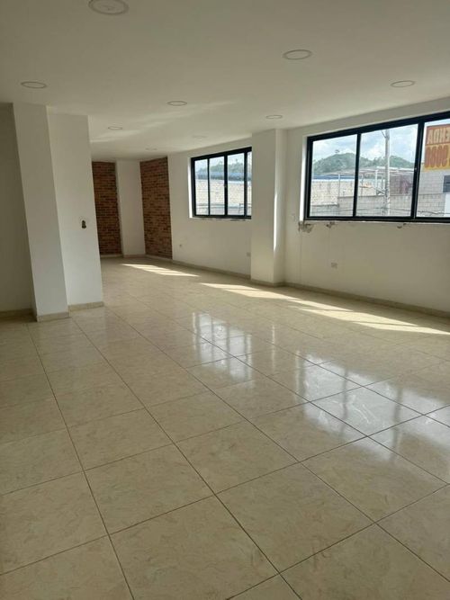 Bodega en arriendo en La Esmeralda, Bucaramanga, 285 m² · foto 2 de 5