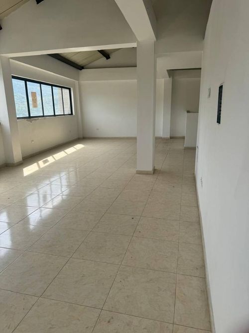 Bodega en arriendo en La Esmeralda, Bucaramanga, 285 m² · foto 3 de 5