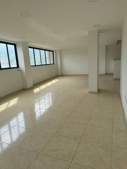Bodega en arriendo en La Esmeralda, Bucaramanga, 285 m² · foto 4 de 5