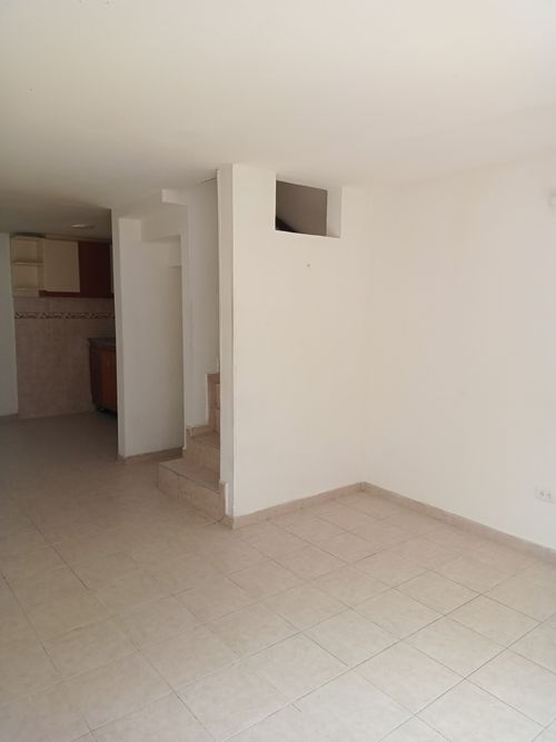 Casa de 4 alcobas en venta en Gran Granada, Bogotá, 53 m² · foto 2 de 17
