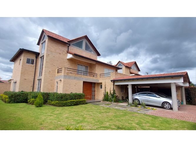 Casa de 4 alcobas en venta en Las Juntas, Chía, 415 m² · foto 2 de 24