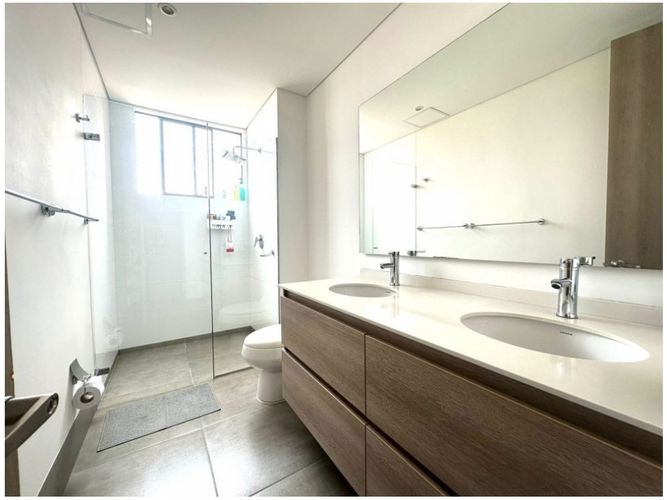 Apartamento de 3 alcobas en venta en Los Naranjos, Medellín, 123 m² · foto 17 de 19