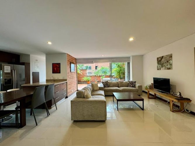 Apartamento de 2 alcobas en venta en Alejandria, Medellín, 125 m² · foto 2 de 24